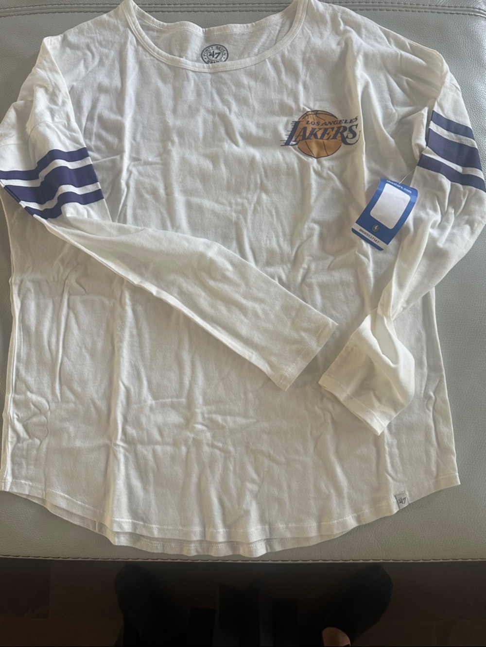 NWT NBA Official Los Angeles Lakers Long Sleeve T Shirt w Sleeve Stripes Size S